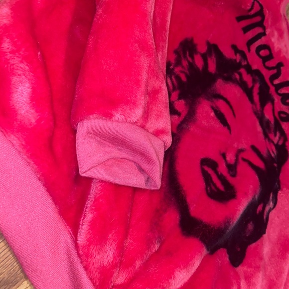 Pink Marilyn Monroe soft sweater - Picture 2 of 2